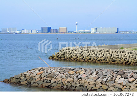 Central Japan International Airport Centrair seen from the opposite bank 101067278