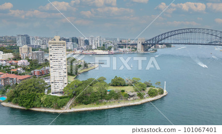 Drone shot of Sydney's Harbor Bridge (drone shot) 101067401