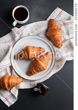 Croissant Croissant 101068279