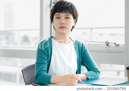 Portrait of female college student studying 101068798