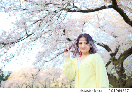 Cherry blossom woman Cherry blossom woman 101069267