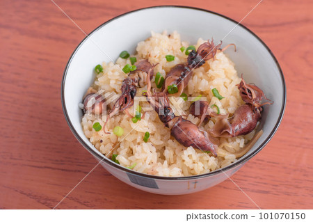 Rice cooked with firefly squid 101070150