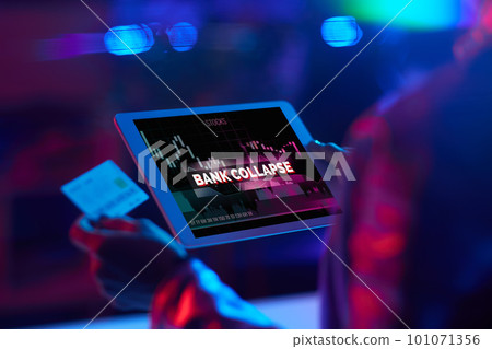 modern business woman using tablet PC modern business woman using tablet PC 101071356