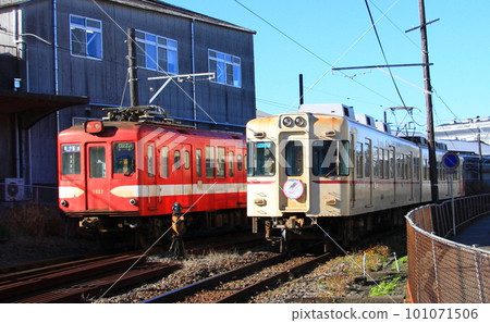 Choshi Electric Railway Deha 1000 type and 2000 type side by side Choshi Electric Railway Deha 1000 type and 2000 type side by side 101071506