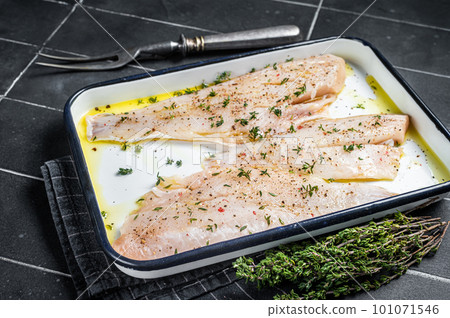 Marinated ocean red perch fillet with olive oil, thyme and spices. Black background. Top view 101071546