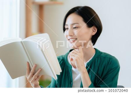woman reading 101072040