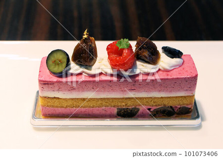 Beautiful and delicious sweet and sour cake with raspberries, blueberries, dried figs and cassis smooth Beautiful and delicious sweet and sour cake with raspberries, blueberries, dried figs and cassis smooth 101073406