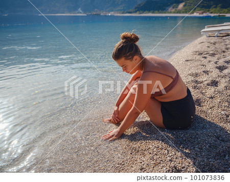 Cheerful woman enjoying the beach Cheerful woman enjoying the beach 101073836