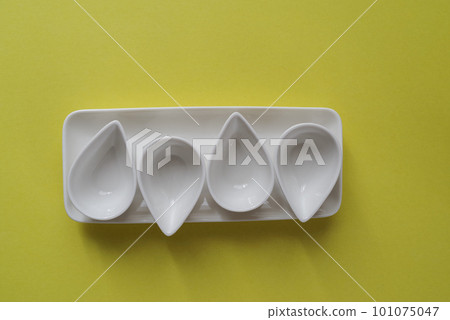 White tableware White tableware 101075047