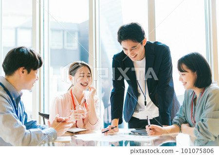 Young business people having a meeting 101075806