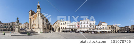 Panoramic view of Trujillo main square. Church of San Martin and statue of Francisco Pisarro ,Trujillo, Caceres, Spain 101078796