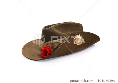 Anzac Day army slouch hat with red poppy isolated on white background. 101079169