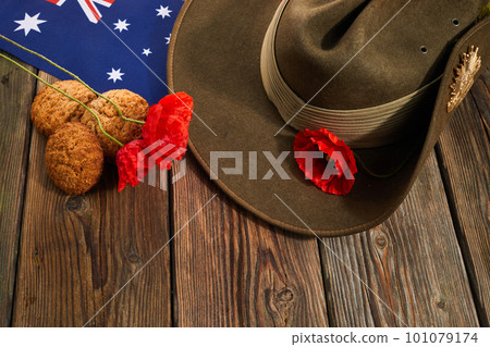 Australian Anzac Day. Australian army slouch hat red poppy and traditional Anzac biscuits on wooden background. 101079174