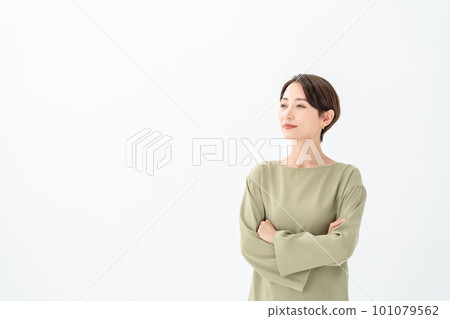 Office casual female arms folded Office casual female arms folded 101079562