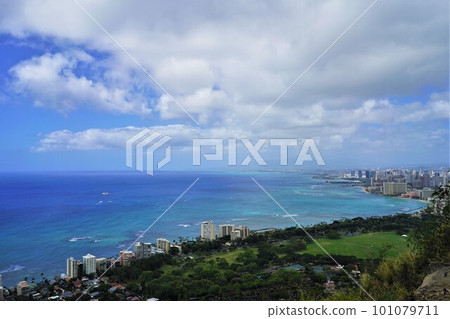 在美國夏威夷拍攝的海洋。從鑽石山看到的大海和城市 在美國夏威夷拍攝的海洋。從鑽石山看到的大海和城市 101079711