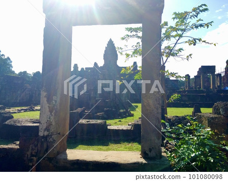 sunshine and angkor wat 101080098