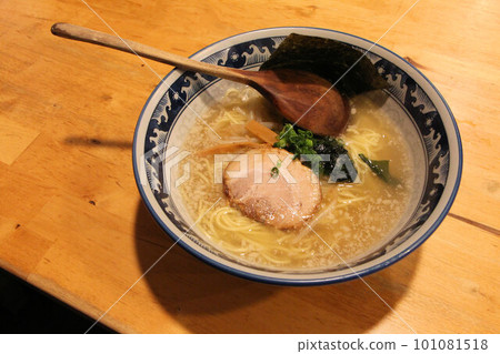 淡鹽湯背油濃鹽拉麵 淡鹽湯背油濃鹽拉麵 101081518