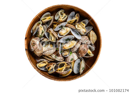 Steamed cooked shells Clams vongole in a wooden plate. Isolated on white background. 101082174