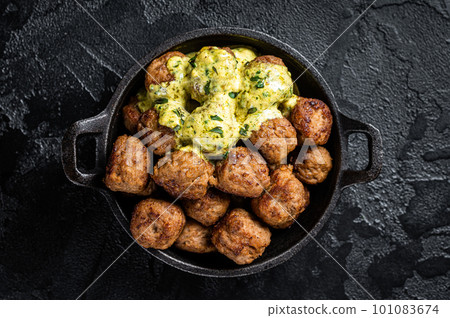 Skillet with Swedish beef Meatballs with Cream Sauce. Black background. Top view Skillet with Swedish beef Meatballs with Cream Sauce. Black background. Top view 101083674