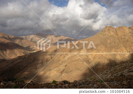 Mountains and a cloudy sky, Fuerteventura, Spain Mountains and a cloudy sky, Fuerteventura, Spain 101084516