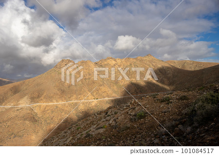 Mountains and a cloudy sky, Fuerteventura, Spain 101084517