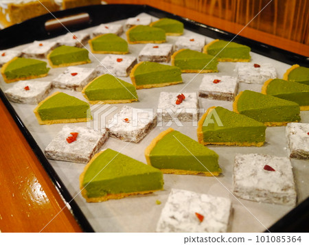 Matcha tart and walnut yubeshi Matcha tart and walnut yubeshi 101085364