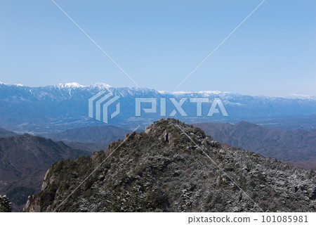 The mountain range of the Southern Alps seen from Dainichiiwa Rock of Mt. 101085981