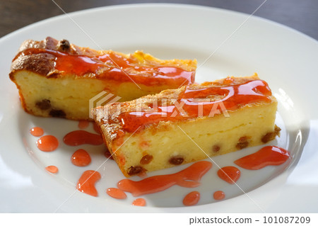 Cottage cheese casserole with raisins with jam. Homemade baking Cottage cheese casserole with raisins with jam. Homemade baking 101087209