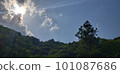 太陽從雲層中出來 101087686