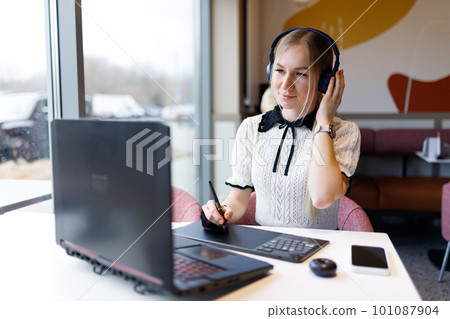 The girl works and studies with a graphic tablet 101087904