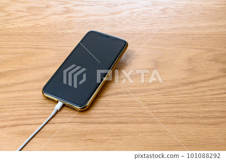 A 6.1-inch smartphone with a sense of use that updates while charging with a cable Music content image update 101088292