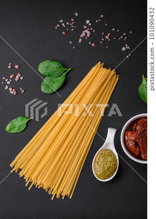 Delicious pasta with spinach, sun dried tomatoes, cheese, onions Delicious pasta with spinach, sun dried tomatoes, cheese, onions 101090432