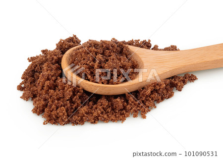 Dark muscovado sugar or Barbados sugar in wooden spoon isolated on white background 101090531