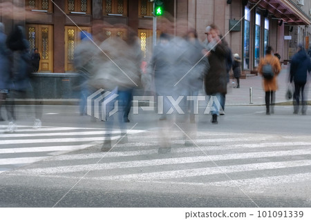 Daytime movement of people at a crosswalk in a big city 101091339