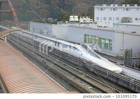 山梨試驗線上行駛的車輛 山梨試驗線上行駛的車輛 101095170