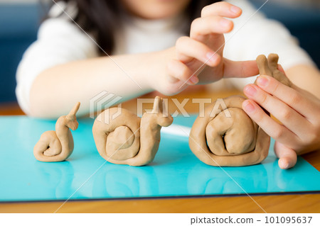 Children playing with clay 101095637