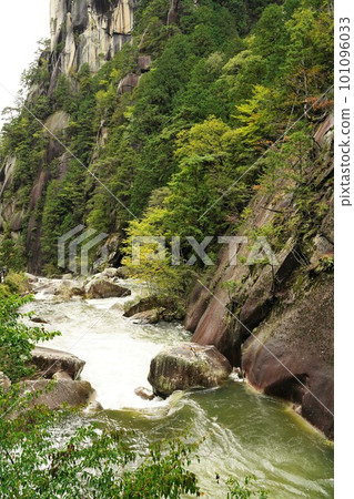 日本神奈川縣昇仙峽，風景，峽谷，岩石，河流，水，天空，自然，溪流，橋樑，電話亭，公共汽車站，舊電話， 101096033