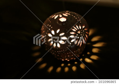 Light art of pottery figurines Light art of pottery figurines 101096865