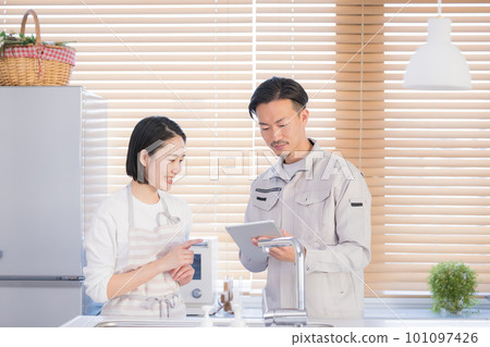 Image of a construction shop Workers and housewives checking kitchen defects Image of a construction shop Workers and housewives checking kitchen defects 101097426