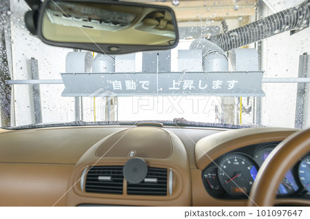 用洗車機洗車（從車內拍攝） 101097647