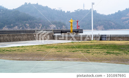 藝術島直島宮之浦港香川縣 101097691