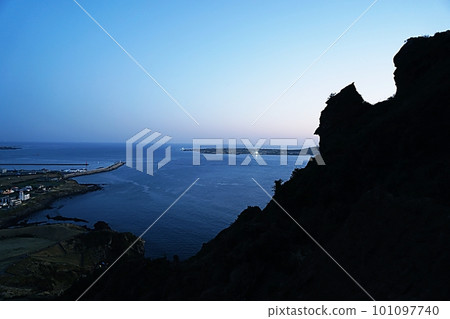 Scenery of Seongsan Ilchlbong  101097740