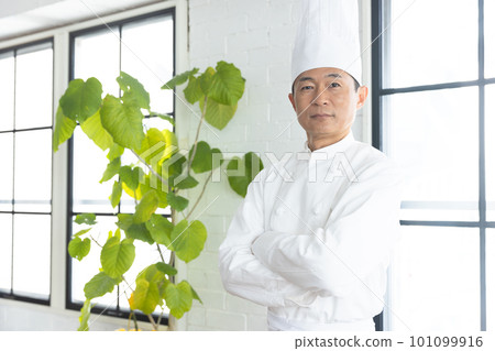 穿廚師外套的男人 101099916