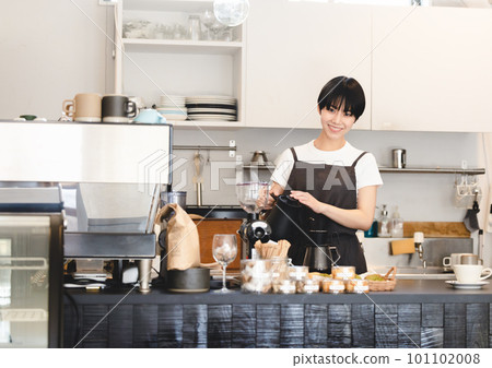 在餐廳打工的女人 在餐廳打工的女人 101102008