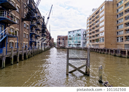 Buildings in China Wharf Bermondsey, river Thames - London Buildings in China Wharf Bermondsey, river Thames - London 101102508