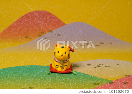 可愛的老虎雕像 101102670