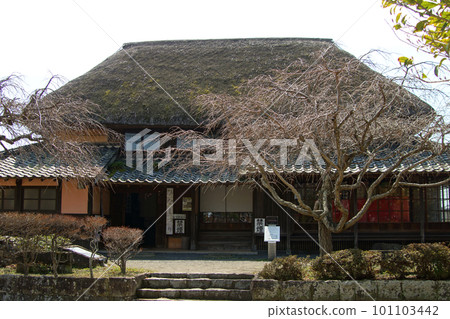 長崎縣的觀光勝地園之木莊，明治時代的茅草屋頂房屋 101103442