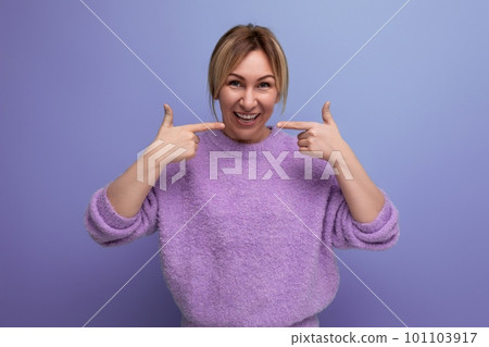 smiling stylish blond young woman in a casual look with a good mood on a bright background with copy 101103917