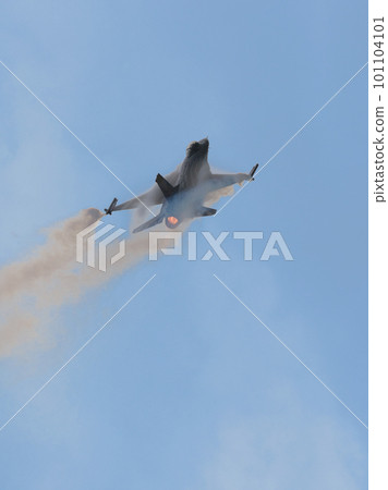 比利時空軍 F-16 展示團隊上升 比利時空軍 F-16 展示團隊上升 101104101