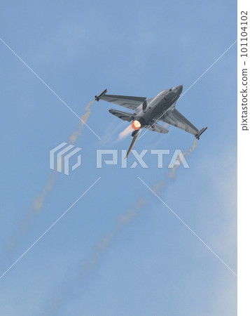 比利時空軍 F-16 展示團隊上升 比利時空軍 F-16 展示團隊上升 101104102